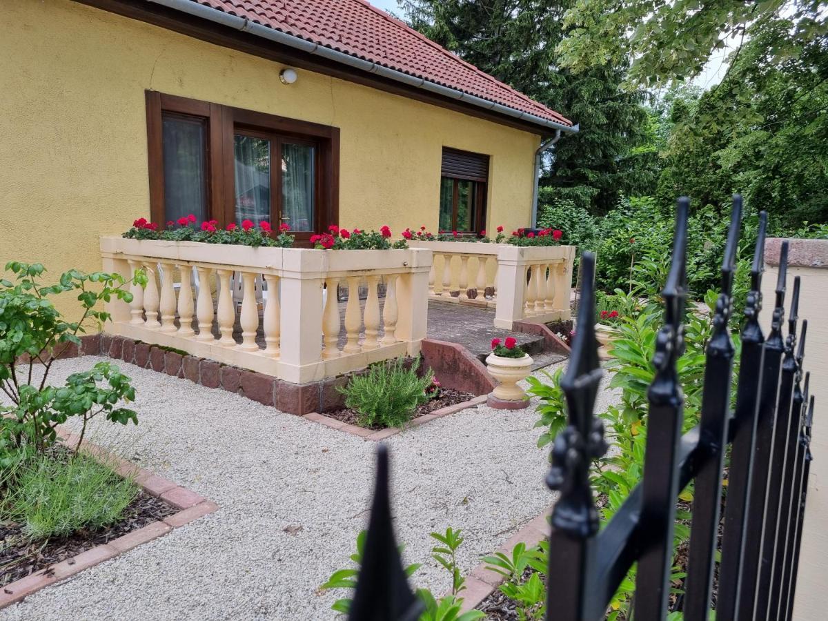 Muskatlis Haz Apartment Balatonlelle Exterior foto