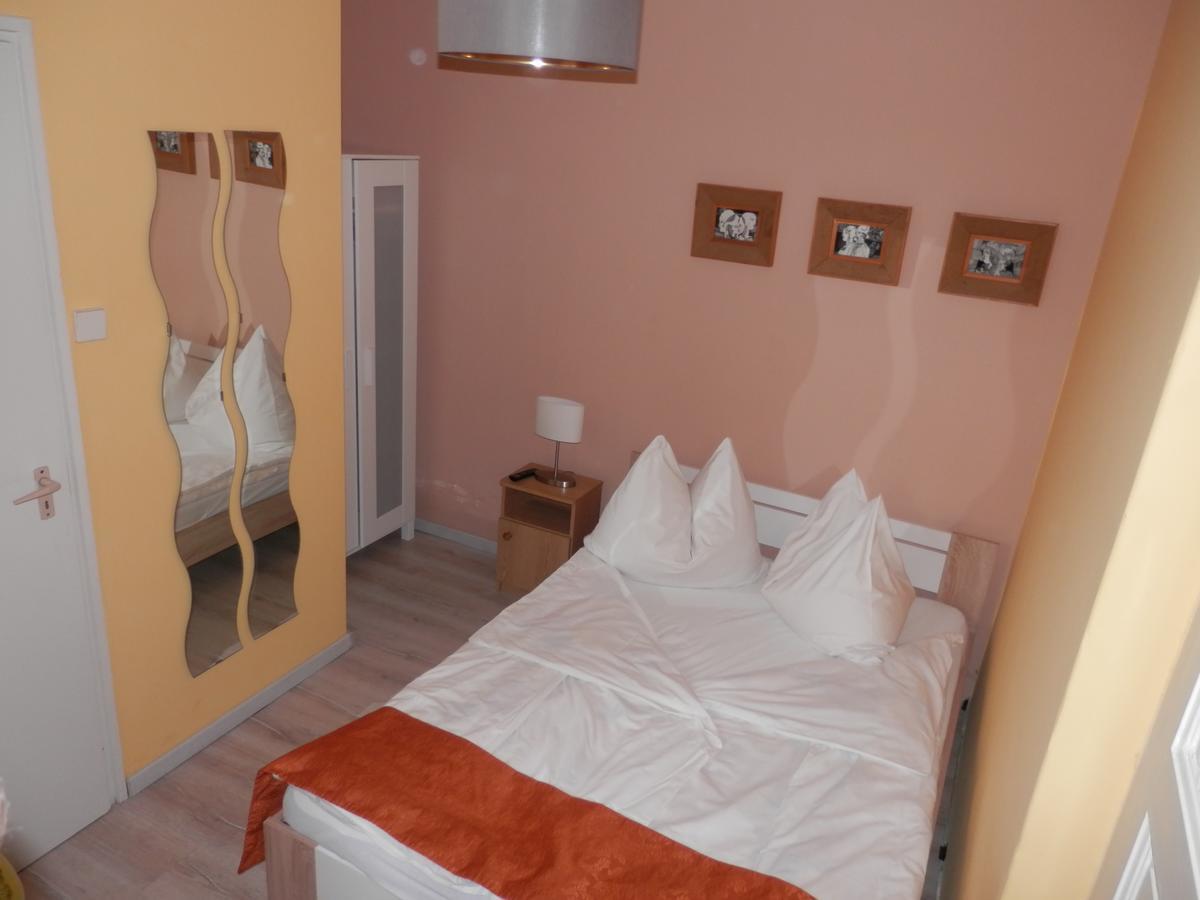 Muskatlis Haz Apartment Balatonlelle Exterior foto